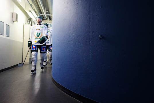 Färjestads Rickard Wallin i korridoren