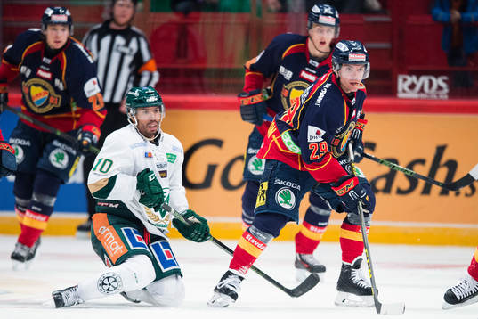 Färjestads Robbie Earl och Djurgårdens Matt Anderson