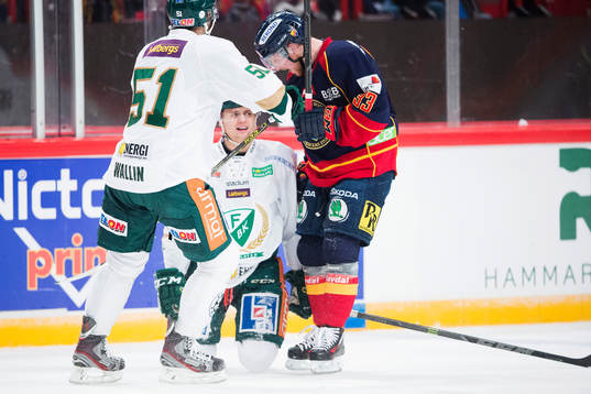 Djurgårdens Linus Hultström skriker på Färjestads