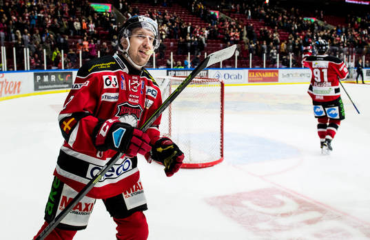 Malmö Redhawks Erik Andersson jublar mot publiken