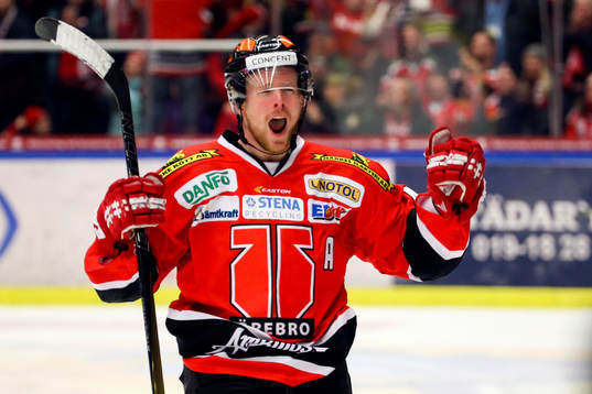 Örebros Anders Eriksson jublar