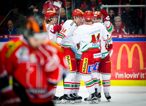Modos Victor Olofsson gör 1-1 och jublar