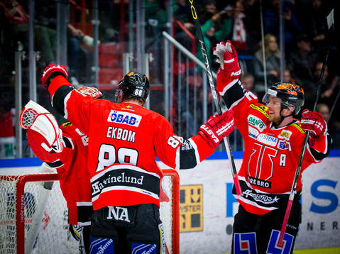 Örebros Anders Eriksson och Viktor Ekbom jublar framför