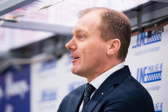 s tränare Johan Lindbom