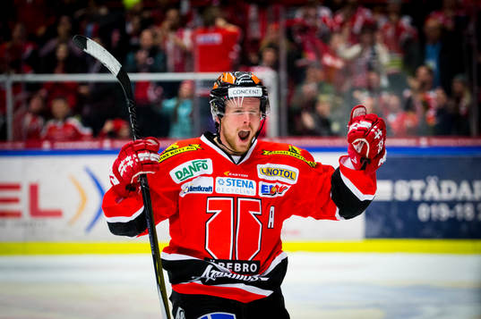 Örebros Anders Eriksson gör 2-1 med 48 sekunder kvar av