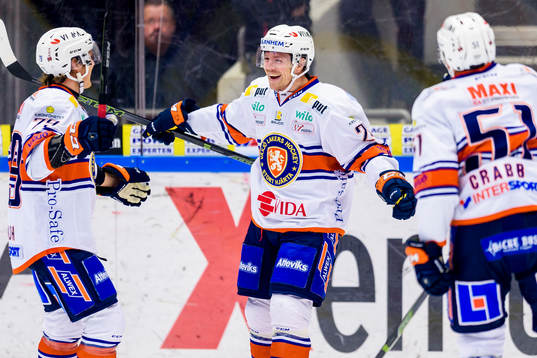 Växjös Joakim Hillding(m) jublar