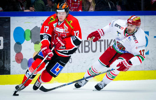 Örebros Daniel Viksten och Modos Kyle Flanagan