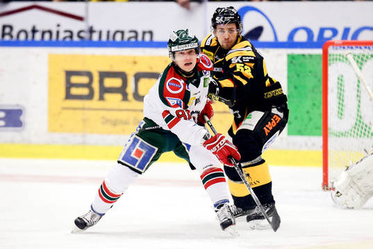 Frölundas Ryan Lasch och Skellefteås Arvid Lundberg