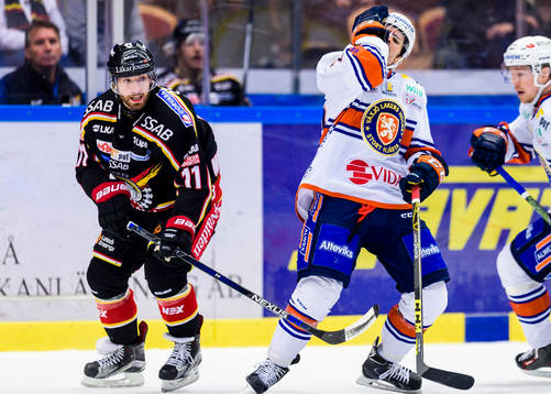 Växjös Cory Murphy tar sig för ansiktet