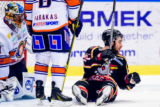Luleås Jacob Lagacé sitter på isen