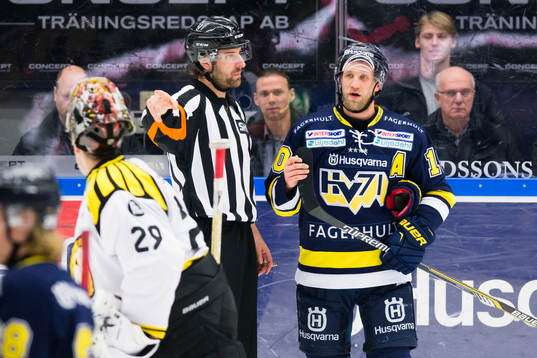 Brynäs målvakt Bernhard Starkbaum domaren Mikael