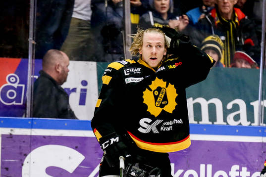 Skellefteås Anton Lindholm utan hjälm