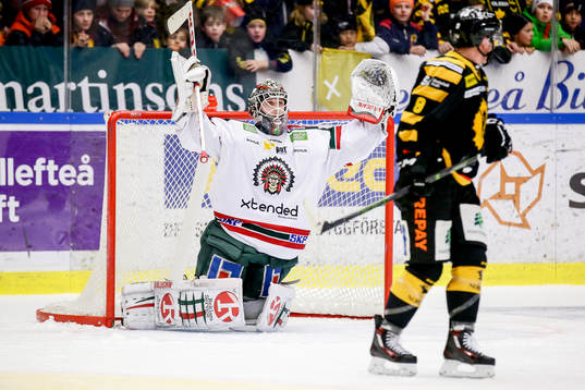 Skellefteås Patrik Zackrisson  deppar framför Frölundas
