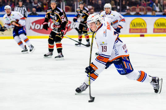 Växjös Tuomas Kiiskinen tar skott