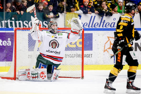 Skellefteås Patrik Zackrisson  deppar framför Frölundas