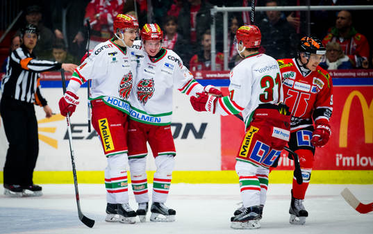 Modos Victor Olofsson gör 1-1 och jublar