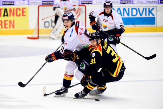Djurgårdens Robin Alvarez och Brynäs Daniel Mannberg
