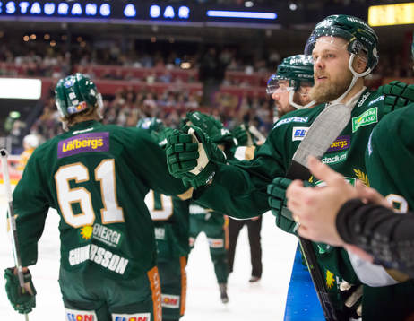 Färjestads Antti Tyrväinen jublar Färjestads f<71<mål
