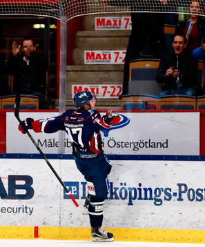 Linköpings Henrik Törnqvist jublar