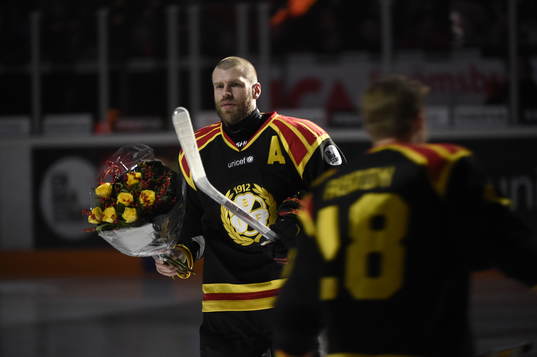 Brynäs Jörgen Sundqvist uppmärksammas för match 601 i