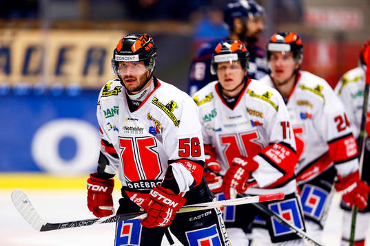 Örebros Johan Wiklander jublar
