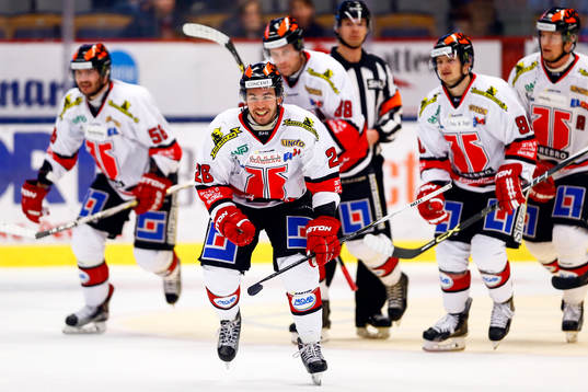 Örebros Greg Squires jublar