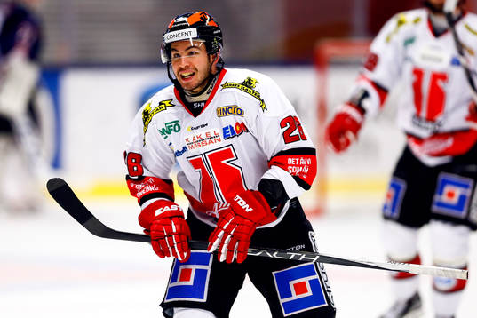 Örebros Greg Squires jublar