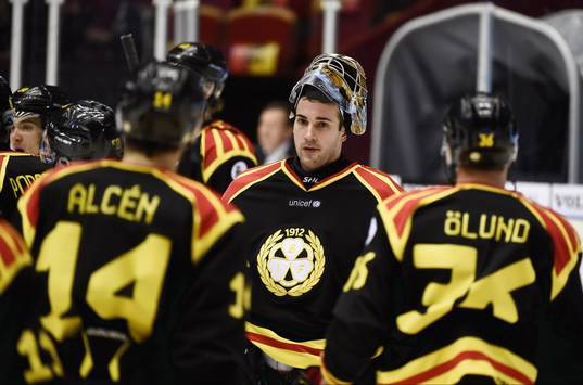 Brynäs målvakt Bernhard Starkbaum deppar
