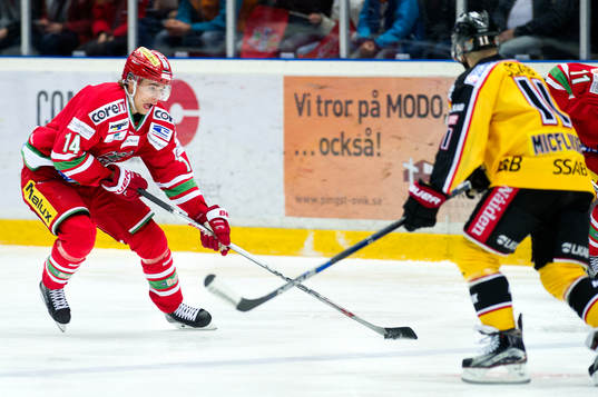 Modos Emil Pettersson och Luleås Jacob Micflikier