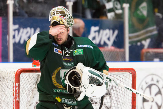 Färjestads målvakt Lars Haugen deppar