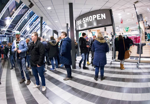 interiörbild av entrén med FBK-shopen i Löfbergs Arena