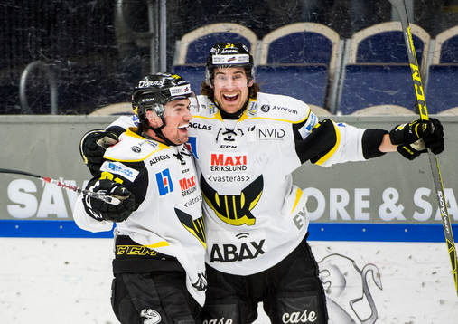 2-1 skytten i Västerås Nick Sorkin jublar med Cody