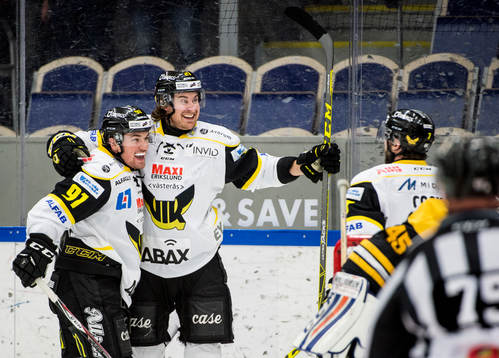 2-1 skytten i Västerås Nick Sorkin jublar med Cody
