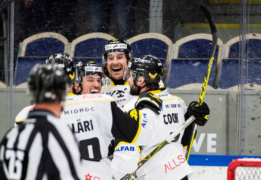 2-1 skytten i Västerås Nick Sorkin jublar med Anton