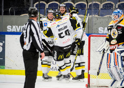 2-1 skytten i Västerås Nick Sorkin jublar med Anton