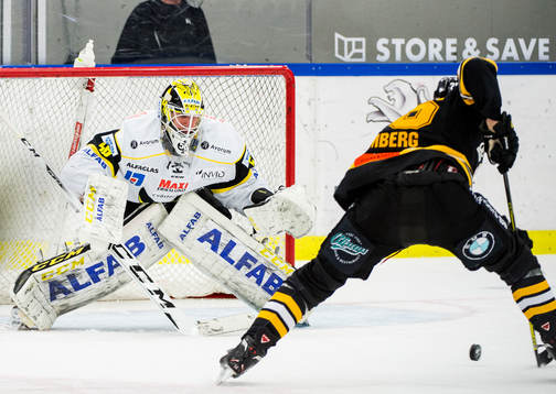 Panterns Patrik Blomberg på väg att göra 3-1 må