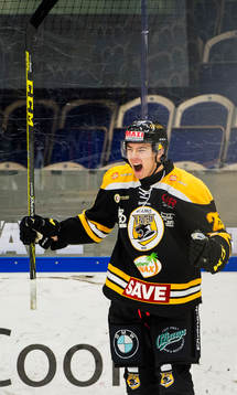 Panterns Patrik Blomberg jublar
