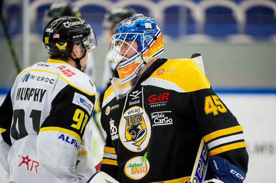 Panterns målvakt Viktor Andrén tackar Västerås Cody