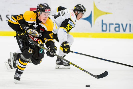 Panterns Kalle Östman mot Johan Molldén