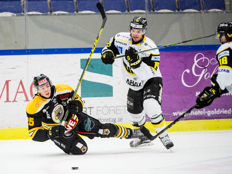 Panterns Patrik Blomberg mot Västerås Jacub Cutta och