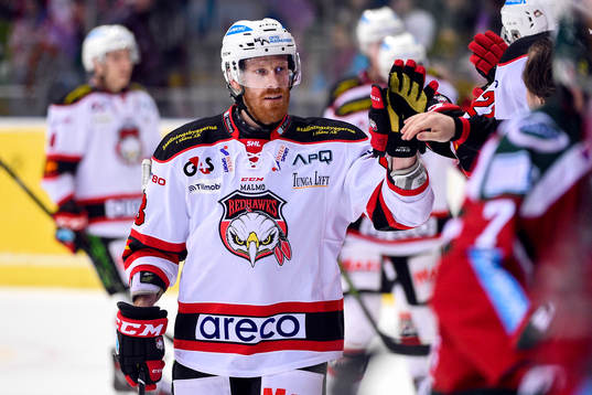 Malmö Redhawks Jens Olsson jublar
