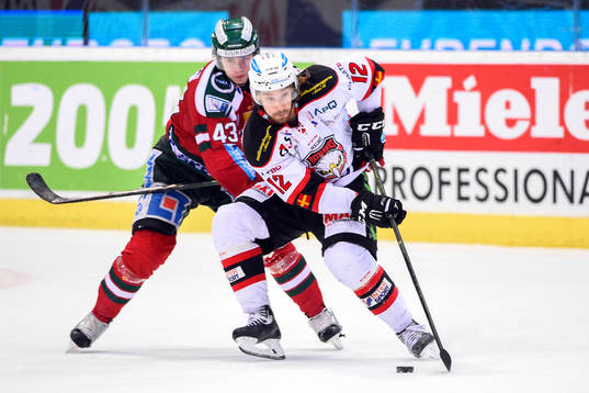 Frölundas Tom Nilsson och Malmö Redhawks Andreas Thuresson