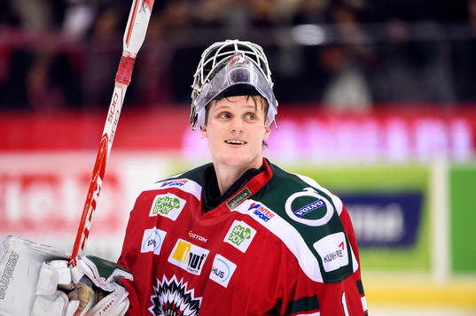 Frölundas målvakt Lars Johansson jublar