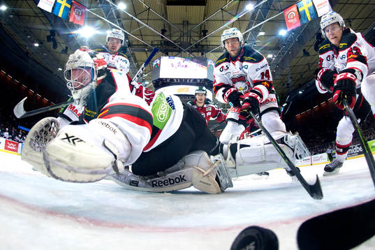 Malmö Redhawks spelare sträcker sig