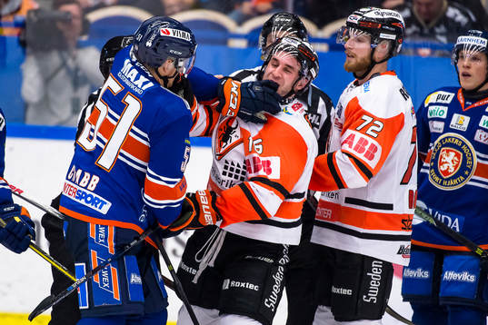 Gruff mellan Växjös Joey Crabb och Karlskronas John