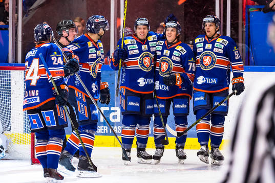 Växjös Ville Varakas, Patrik Lundh och Joey Crabb jublar