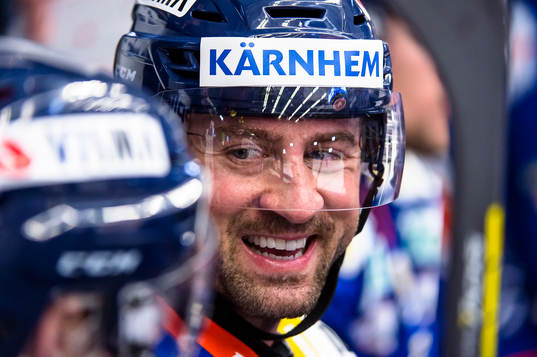Växjös Adam Burish är glad