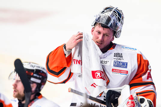Karlskronas målvakt Johan Holmqvist hänger med huvudet