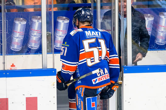 Växjös Joey Crabb på väg in i utvisningsbåset