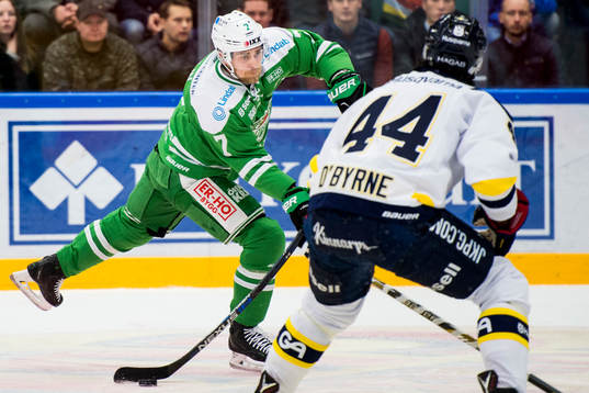 Rögles Partik Cehlin skjuter in 1-0 målet